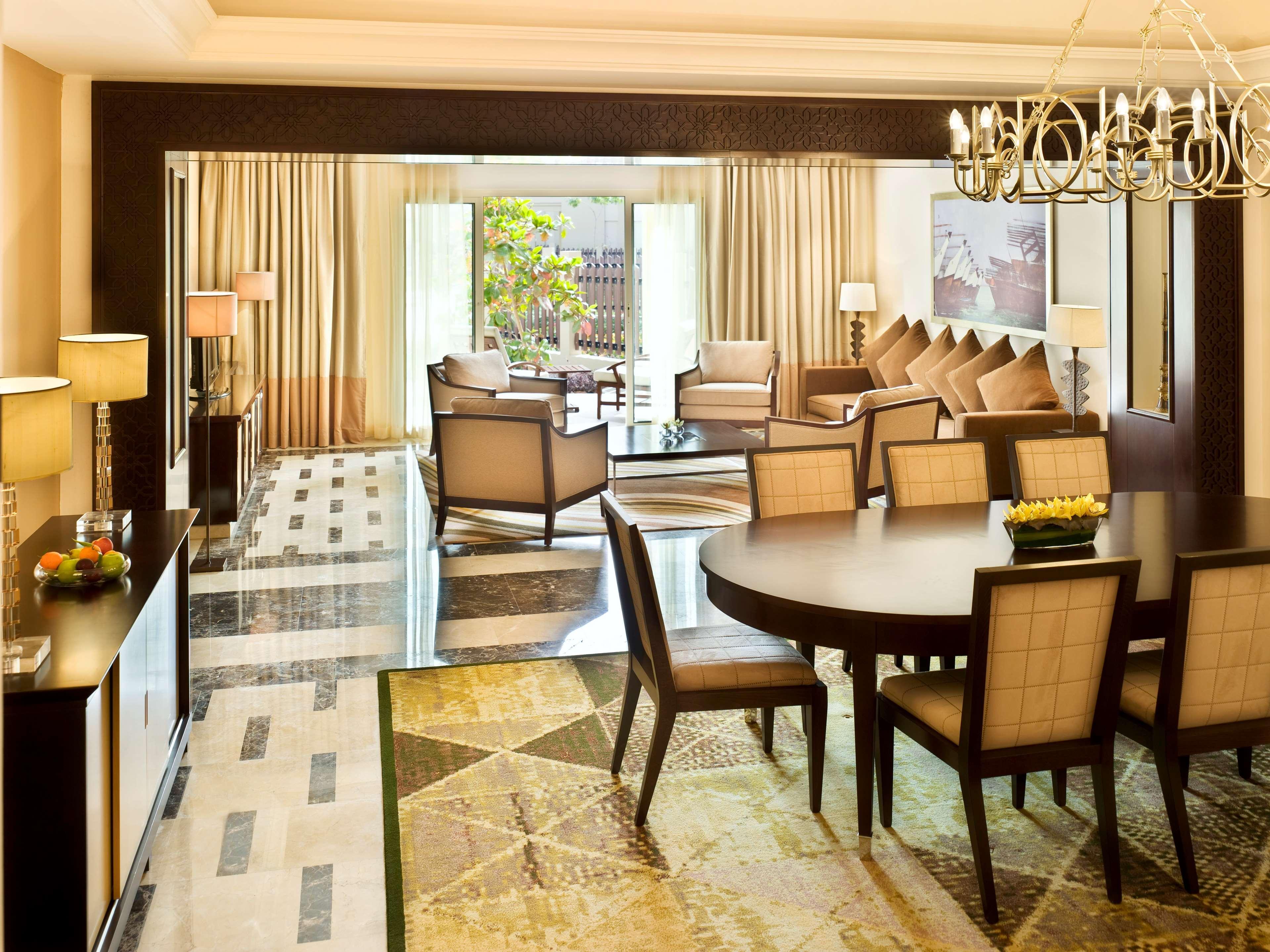 Grand Hyatt & Hotel