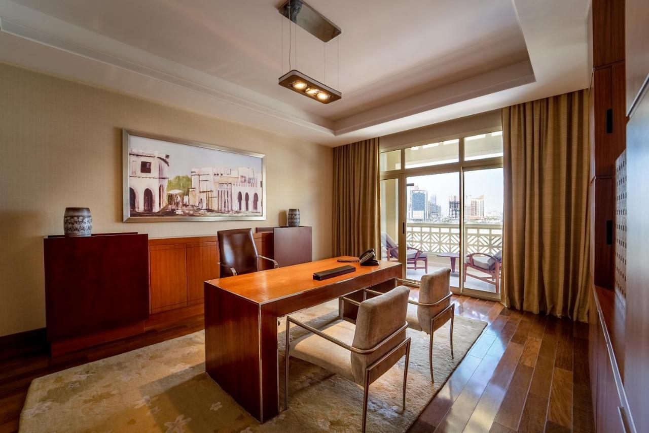 Grand Hyatt & होटल