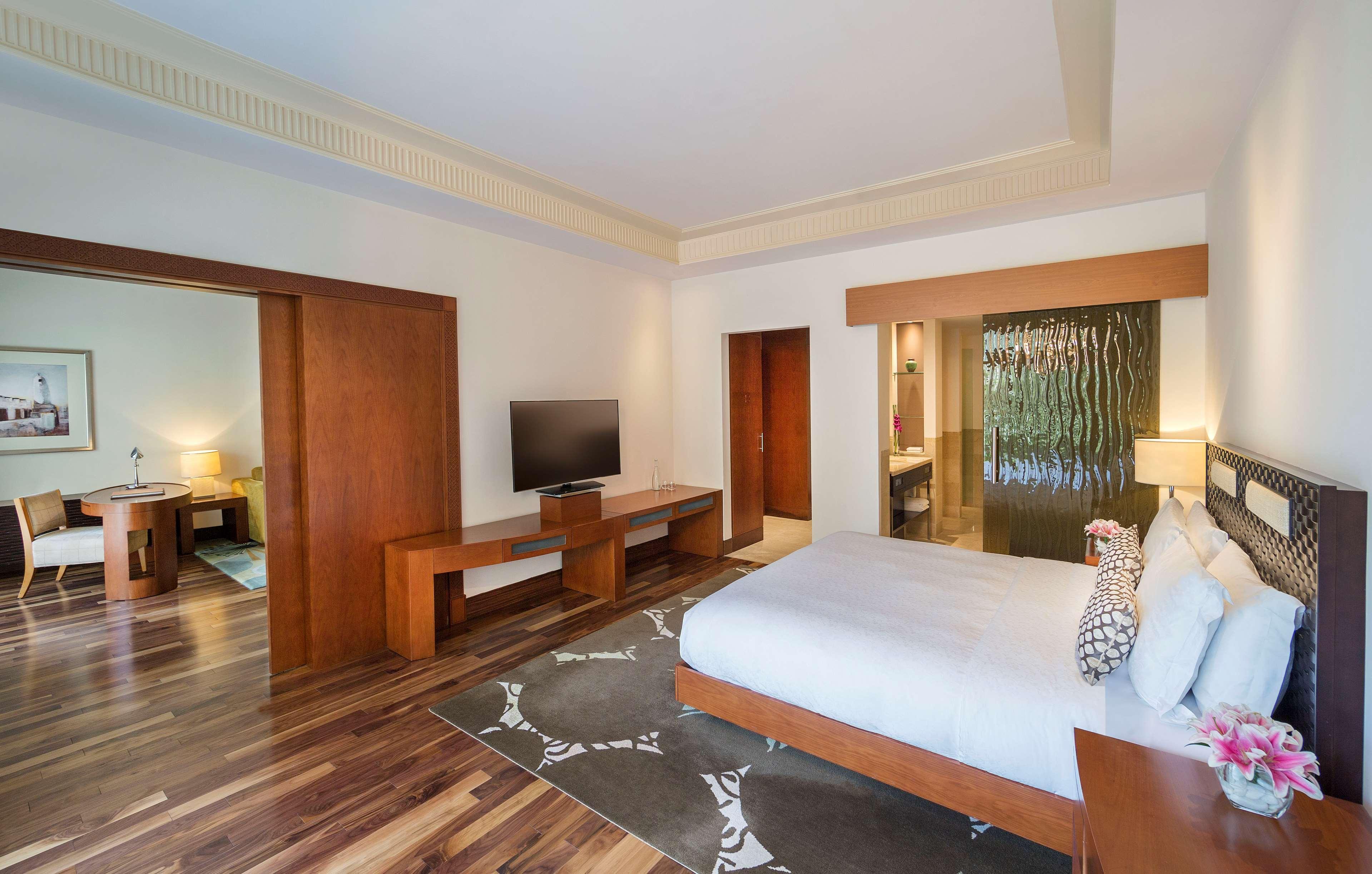 Grand Hyatt & Hotel 5*
