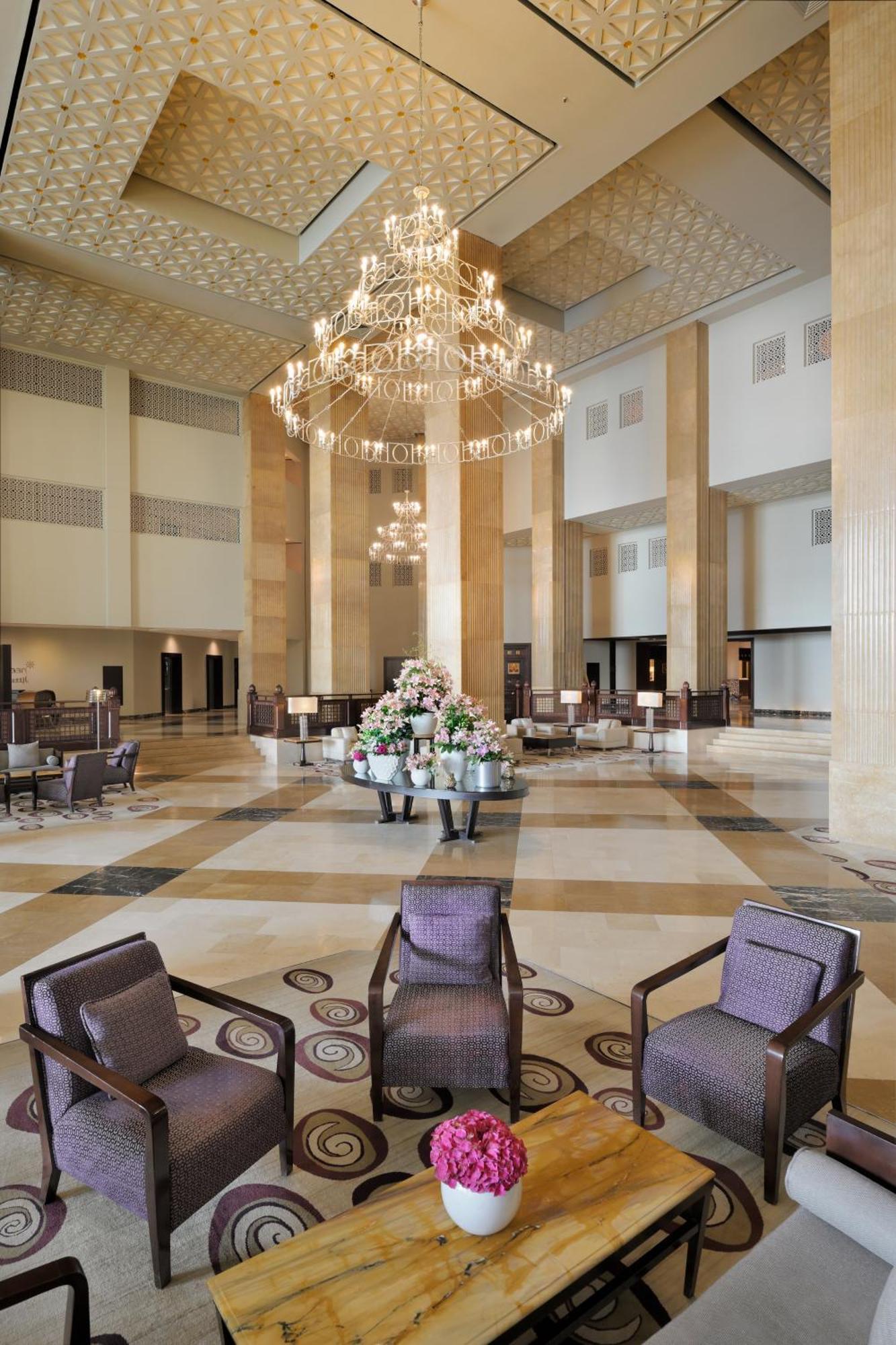 Grand Hyatt & होटल