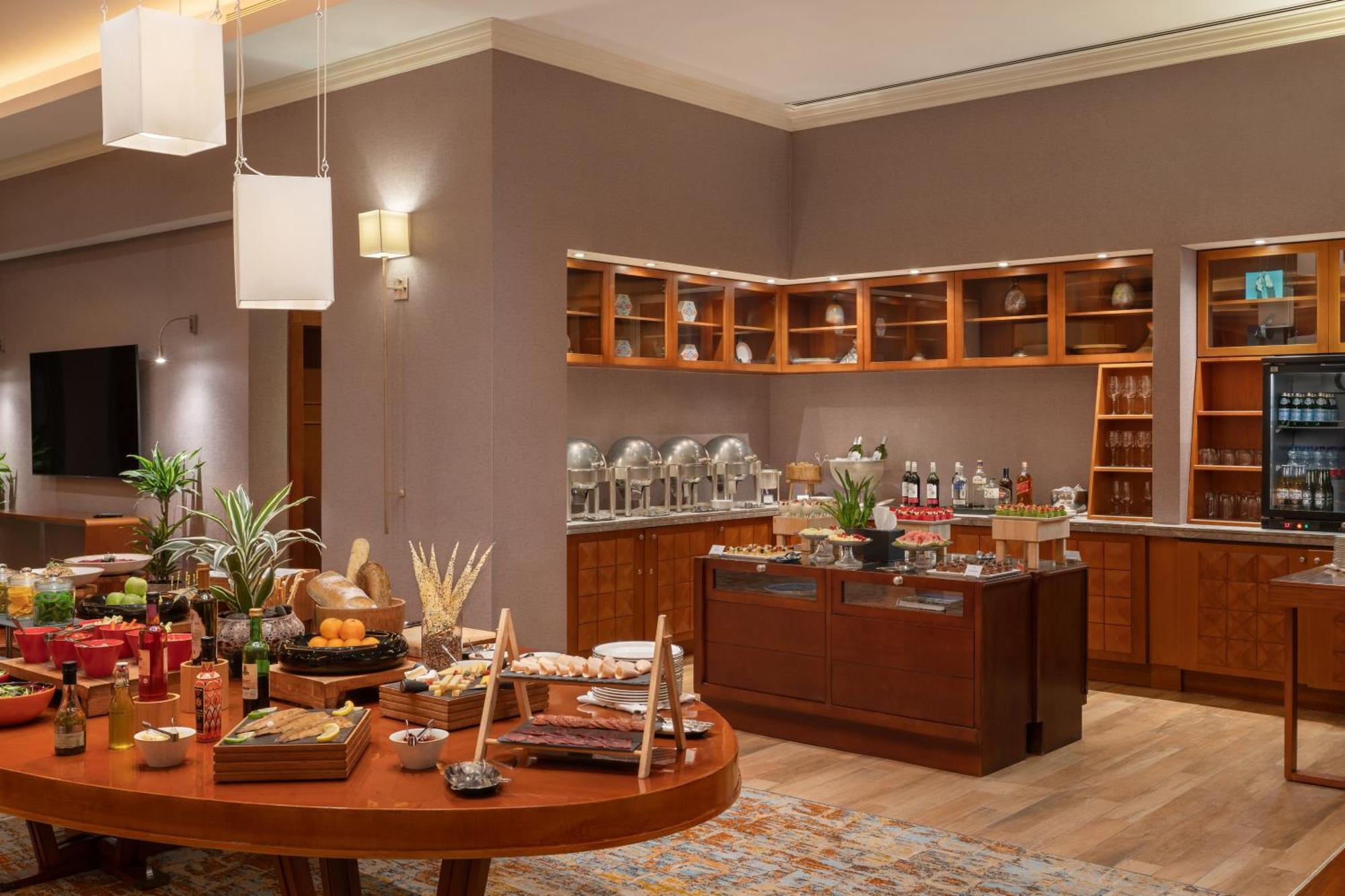Grand Hyatt &
